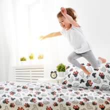 KiGATEX Baby Bettdecke und Kissen im Set - 100x135 cm Kinderbettdecke und 60x40 cm Kissen für Kinder Zertifiziert nach Öko-Tex - Kinderdecke mit Bärchensteppung
