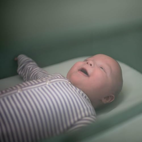 Maxi-Cosi Iora Beistellbett Baby, Faltbares Co-Sleeper, 0–6 Monate, max. 9 kg, 4 Neigungs- und 5 Höhenstufen, Leichtes Schieben, Bequeme Matratze, Großer Korb, Leicht zu Tragen, Essential Graphite