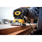 DEWALT Vibratiosnschleifer/Schwingschleifer (230 Watt, Schwingkreis-ø 1.6 mm, Schleifplatte 108 x 115 mm, Klettfix, AirLock kompatibel, inkl. Staubfangsack & Absaugadapter) DWE6411-QS