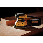 DEWALT Vibratiosnschleifer/Schwingschleifer (230 Watt, Schwingkreis-ø 1.6 mm, Schleifplatte 108 x 115 mm, Klettfix, AirLock kompatibel, inkl. Staubfangsack & Absaugadapter) DWE6411-QS