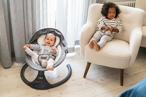 MoMi KENANI Babywippe für Kinder bis 9 kg, klappbar, mit Fernbedienung & Bluetooth zum Verbinden mit Smartphone, Batterie- oder Stromanschluss, mit 5-Punkt-Sicherheitsgurt, Sonnenschutz, Insektennetz