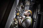 DEWALT Multi-Tool/ Multifunktionswerkzeug (18 Volt, 2,0 Ah Akku, bürstenlos, LED-Arbeitslampe, Airlock-System, inkl. 35-teiliges Zubehör-Set, 2 Akkus, Schnell-Ladegerät und TSTAK Box II) DCS355D2