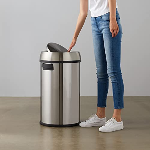 Amazon Basics Rund Zylindrisch Mülleimer aus Edelstahl mit Schwingdeckel, 65 l, Silber/Schwarz