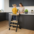 COSYLAND Lernturm ab 1 Jahr klappbar – iF Design Award Gewinner, höhenverstellbarer Lernturm mit Sicherheitsnetz, Montessori Learning Tower/Lernstuhl für Kinder, Foldi (Schwarz & Natur)