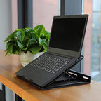 Amazon Basics Belüfteter, verstellbarer, ergonomischer Laptopständer, passend für ein Notebook bis 43,9 cm (17,3 Zoll), 33 x 28.7 x 18.5 cm, Schwarz