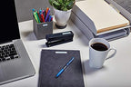 DYMO LabelManager 280 Wiederaufladbares Handheld-Etikettendrucker-Set, QWERTY-Tastatur, mit 2 Rollen D1-Etiketten und Tragetasche