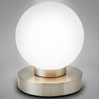 B.K.Licht - Nachttischlampe mit Touch, Dimmbar, E14 Fassung, Kugel Glas weiß, Tischlampe, Lampe, Nachttischleuchte, Tischleuchte, Bürolampe, Leselampe, Leselicht, 12,6x15,7 cm (DxH), Matt-nickel
