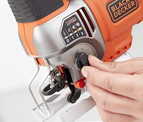 Black+Decker Elektronik-Pendelhub-Stichsäge (650 Watt, 19mm Hublänge, max. 90 mm Schnitttiefe, 3 Pendelhubstufen für vielseitigen Einsatz, variable Hubzahl, inkl. 2 Sägeblätter + Koffer) BES610K