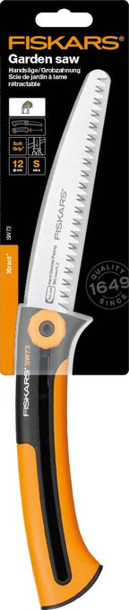 Fiskars Handsäge für frisches Holz, Grobzahnung, Sägeblattlänge: 16 cm, Einziehbar, Rostfreies Stahl-Sägeblatt, Schwarz/Orange, Xtract, SW73, Länge: 35 cm, 1000613