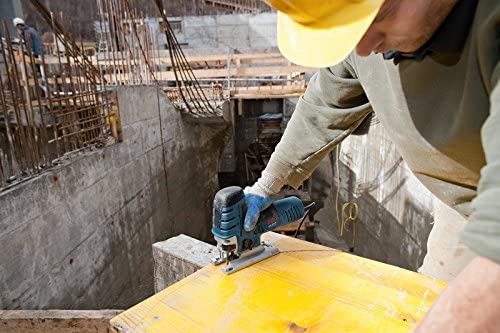 Bosch Professional Stichsäge GST 150 CE (Schnitttiefe Holz max: 150, inkl. Gleitschuh, Abdeckhaube, Saugdüse, 1x Stichsägeblatt T 144 D Spanreißschutz, Einlage, L-BOXX)