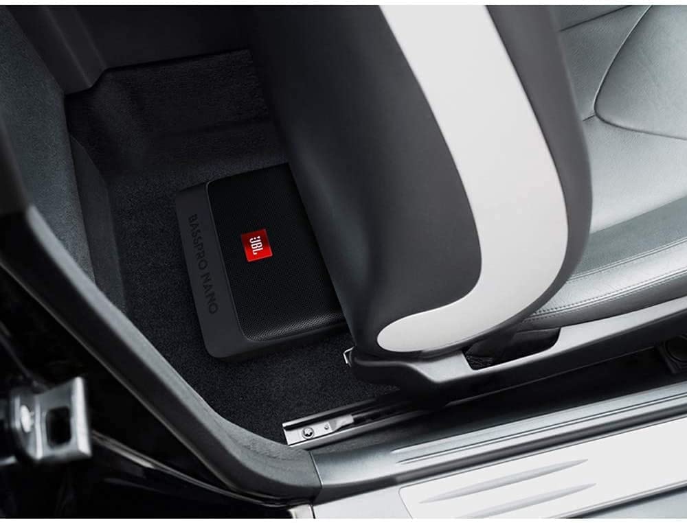 JBL BassPro Nano Ultra-Kompaktes aktives Untersitz Subwoofer Set 15 x 20 cm - 200 Watt Unter sitz Auto Subwoofer Aktiv, schwarz