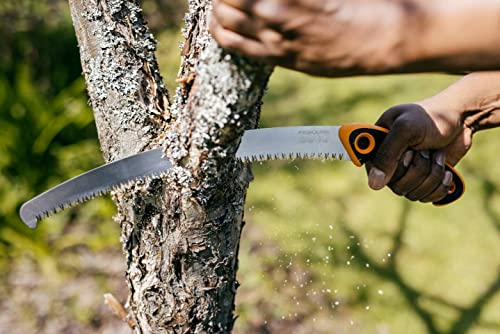 Fiskars Profi Handsäge für frisches Holz, Grobzahnung, Hochwertiges Stahl-Sägeblatt, Inklusive Aufbewahrungsköcher, Schwarz/Orange, Sägeblattlänge: 33 cm, SW-330, 1020199