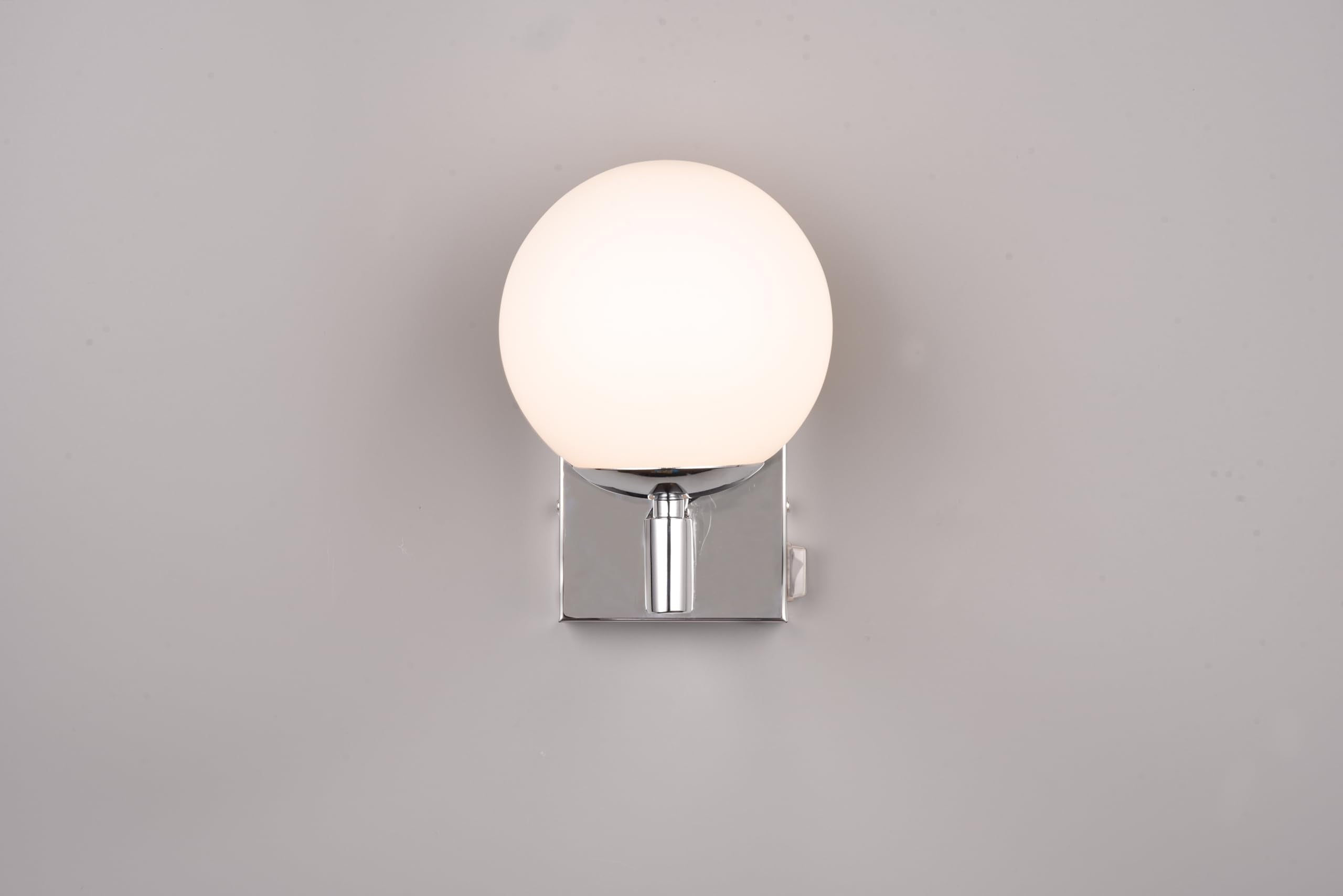 Trio Leuchten Badezimmer Wandleuchte Kula 284270106, Metall Chrom, Glas Weiß, exkl. 1x E14