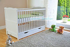 Marsell Baby Gitterbett mit Schublade mit Deckel Babybett Kinderbett mit Aloe Vera Schaumstoffmatratze Zahnschienen höhenverstellbar Weiß umbaubar zum Juniorbett