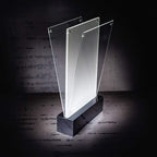 Sigel TA420 Beleuchtbarer LED-Tischaufsteller A4, hochwertiges glasklares Acryl mit schwarzem Sockel - geeignet für Gastronomie und Events, Werbeaufsteller