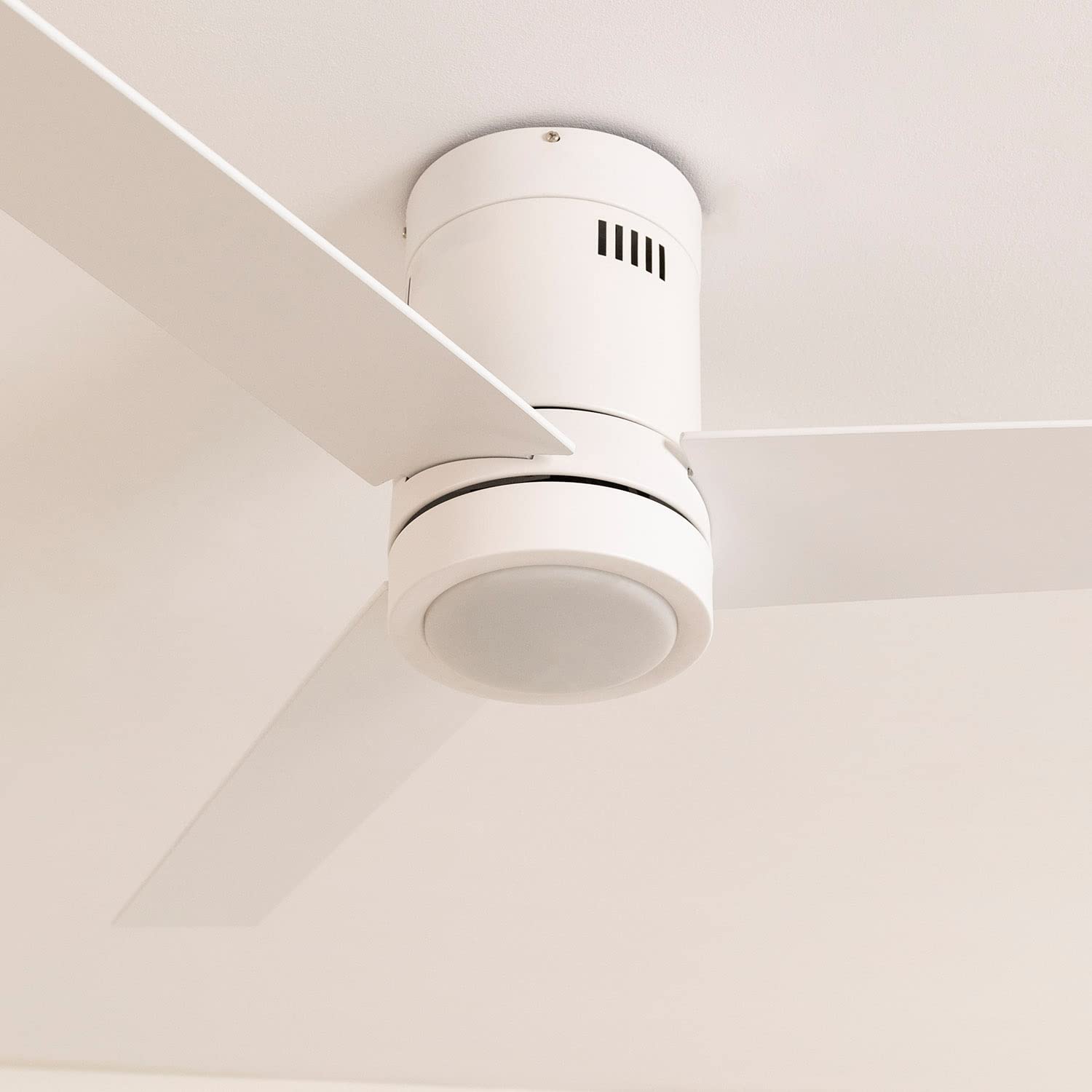 CREATE / WINDMINIMAL/Deckenventilator Weiß mit Beleuchtung und Fernbedienung/Leise, Timer, DC-Motor, 40W, Ø132 cm, 6 Geschwindigkeiten, Sommer-Winterbetrieb