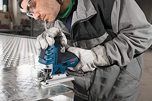 Bosch Professional Stichsäge GST 150 CE (Schnitttiefe Holz max: 150, inkl. Gleitschuh, Abdeckhaube, Saugdüse, 1x Stichsägeblatt T 144 D Spanreißschutz, Einlage, L-BOXX)