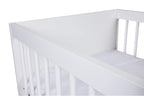 KMbaby Babybett TANY Weiß 120 x 60 cm mit Matratze - Baby Kinderbett Gitterbett mit Lattenrost 3 Stufen Höhenverstellbar - Lackiertes Kiefernholz
