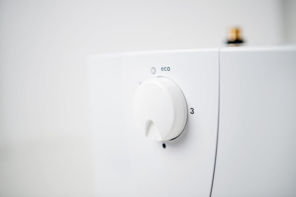 Bosch Elektrischer Kleinspeicher Tronic 1500 TO - Energieklasse A, 230V, 5 Liter Kapazität - Unter-/ Übertischgerät, Stufenlose Temperatureinstellung - Weiß