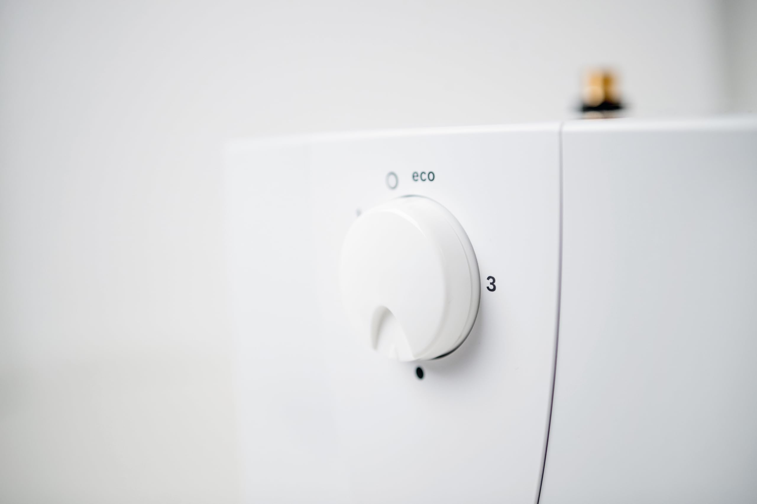 Bosch Elektrischer Kleinspeicher Tronic 1500 TO - Energieklasse A, 230V, 5 Liter Kapazität - Unter-/ Übertischgerät, Stufenlose Temperatureinstellung - Weiß
