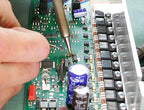 Weller WE 1010 (T0053298390) Bildungs-Kit 70 W/230 V Digital 1-Kanal-Lötstation mit 2 Lötspitzen, Seitenschneider und Lotdraht, Temperaturbereich 100°C – 450°C, Blau