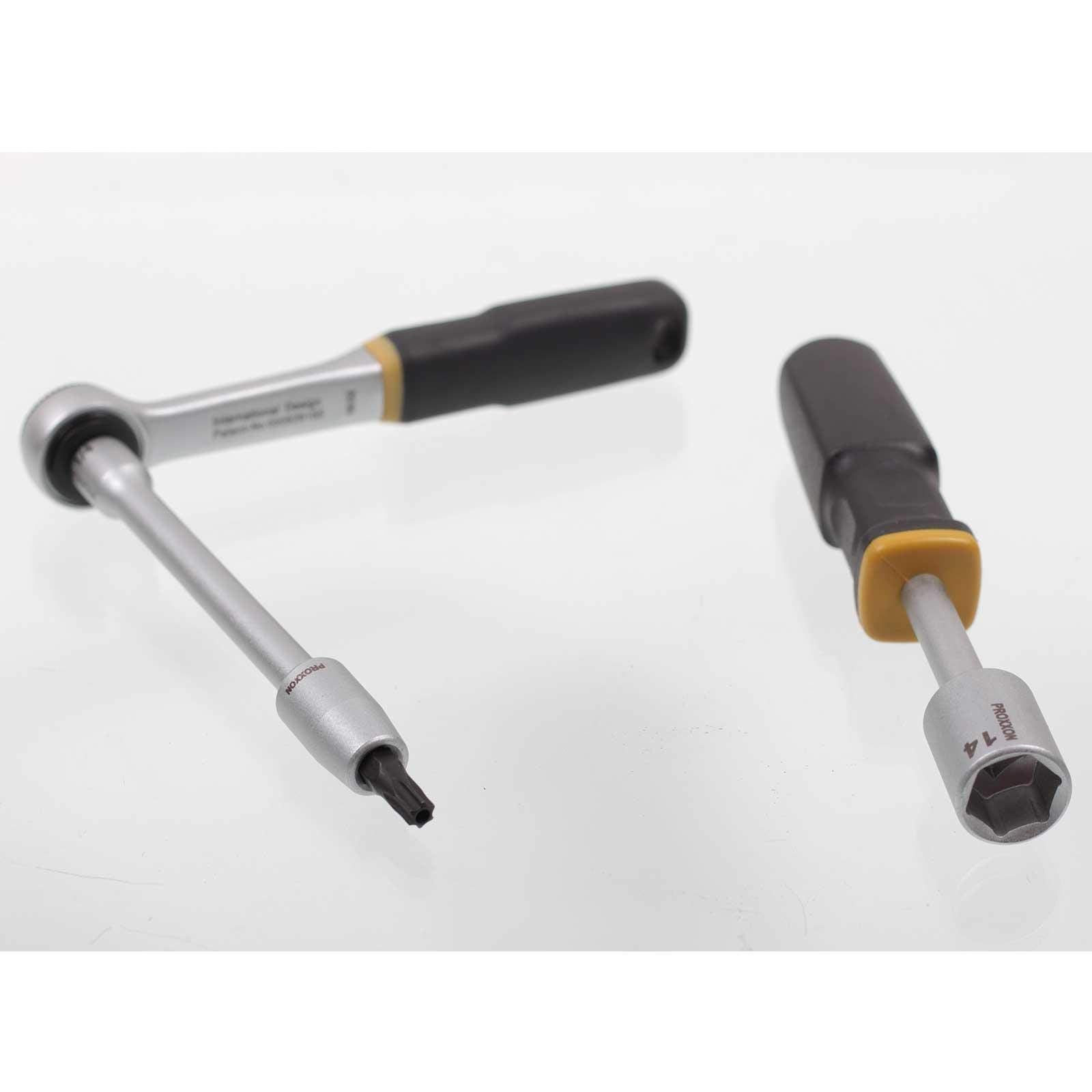 Proxxon Steckschlüsselsatz, Schraubersatz mit 1/4"-Umschaltratsche, Schraubendrehergriff und Magnethalter, 39-teiliges Werkzeug-Set mit Stahlkasten, 23070
