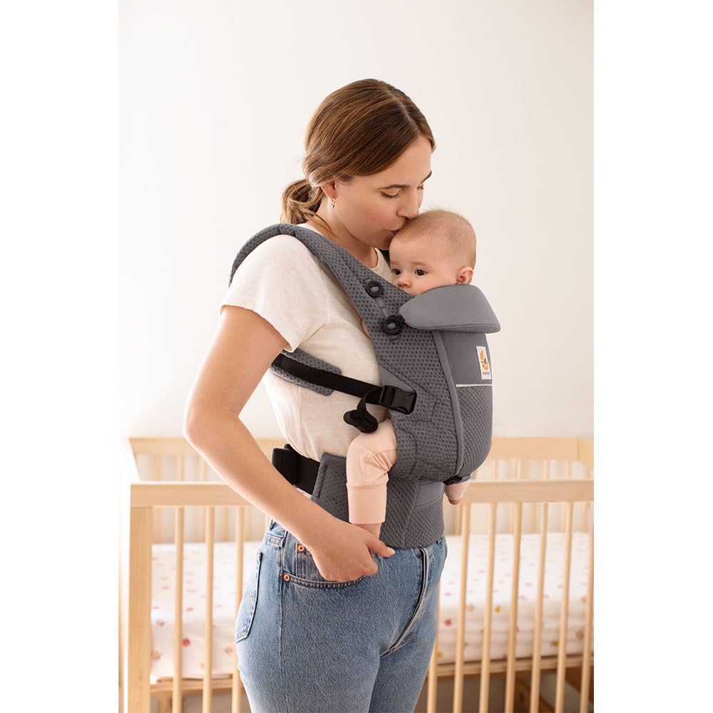 Ergobaby Adapt Babytrage für Neugeborene ab Geburt, 3-Positionen SoftFlex Mesh Ergonomische Babybauchtrage Rückentrage Baby-Tragetasche, Graphite Grey