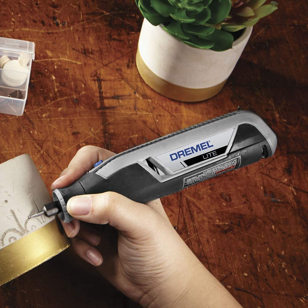 Dremel Lite 7760 Akku Multifunktionswerkzeug 3.6V, Set mit 15 Zubehörteilen, Variable Drehzal 8.000-25.000 U/min - zum Schnitzen, Gravieren, Schleifen, Schärfen, Reinigen, Polieren, Schmirgeln