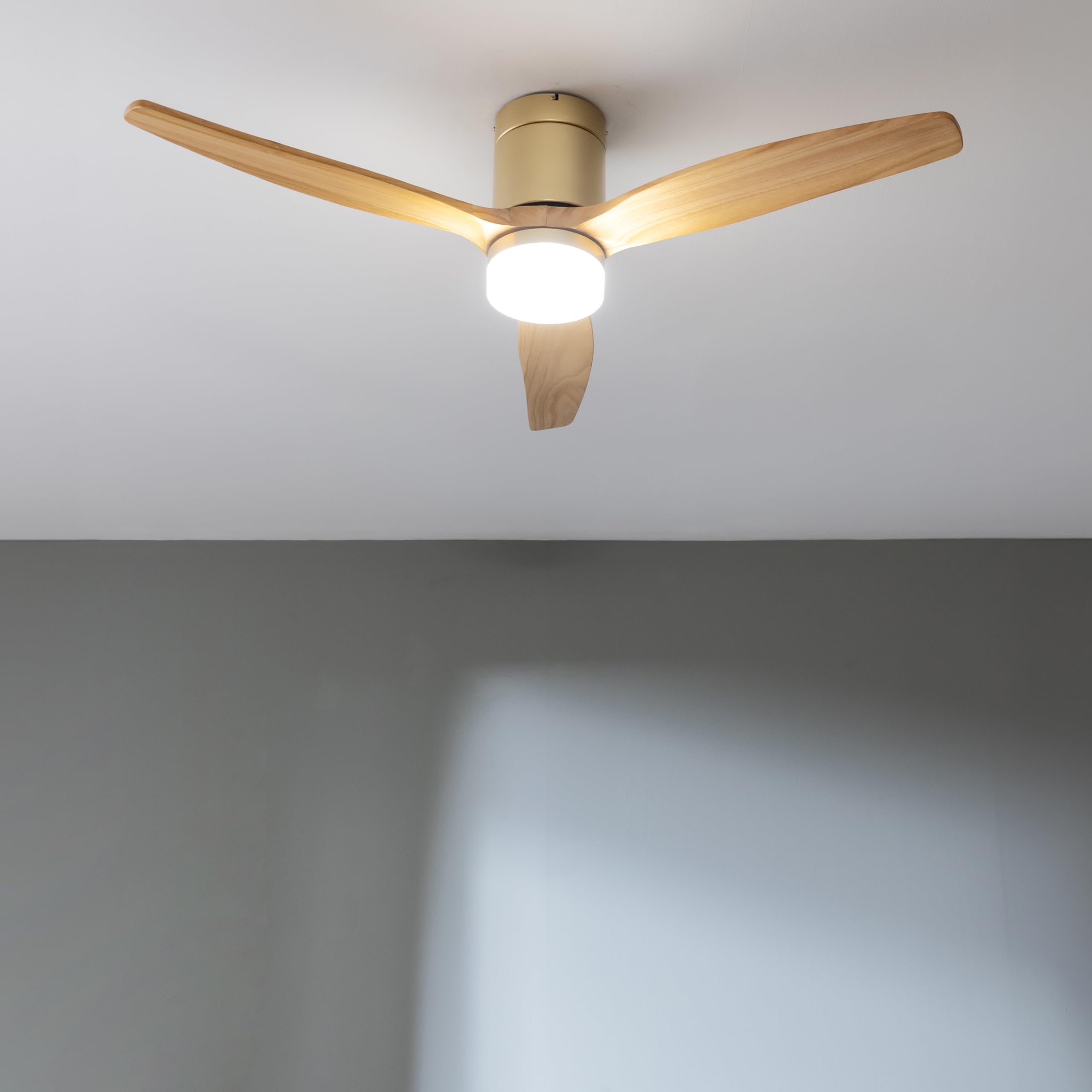 Cecotec - Deckenventilatoren mit Licht EnergySilence Aero 5600 Aqua WhiteDarkWood Connected, 132 cm, 40 W, LED 20W, 3 Flügel, 6 Geschwindigkeiten, Timer, Winter/Sommer, Wi-Fi, Weiß, Schwarz-Baun