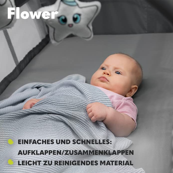 Lionelo Flower 4in1 Reisebett Baby mit Seiteneingang, Wickeltisch, Zwei Matratzenaufhängungshöhen, Spielzeugbogen mit Spielfiguren, Rollen, Tragetasche