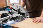 Bosch Professional Kapp- und Gehrungssäge GCM 305-254 D (schneidet bis zu 90 x 305mm, inkl. 1x Kreissägeblatt, 2x Werkstückauflage, Staubbeutel, Klemme)