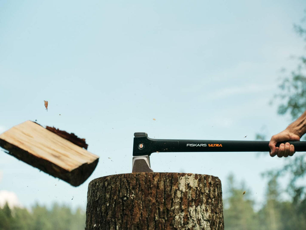 Fiskars Ultra Spaltaxt U32, Leistungsstarke Axt zum Spalten großer Holzstämme, ToughCoat-Beschichtung, Optimierte Balance, Karbonstahl-Klinge/FiberComp-Stiel, 81,5 cm, Schwarz, 1086011