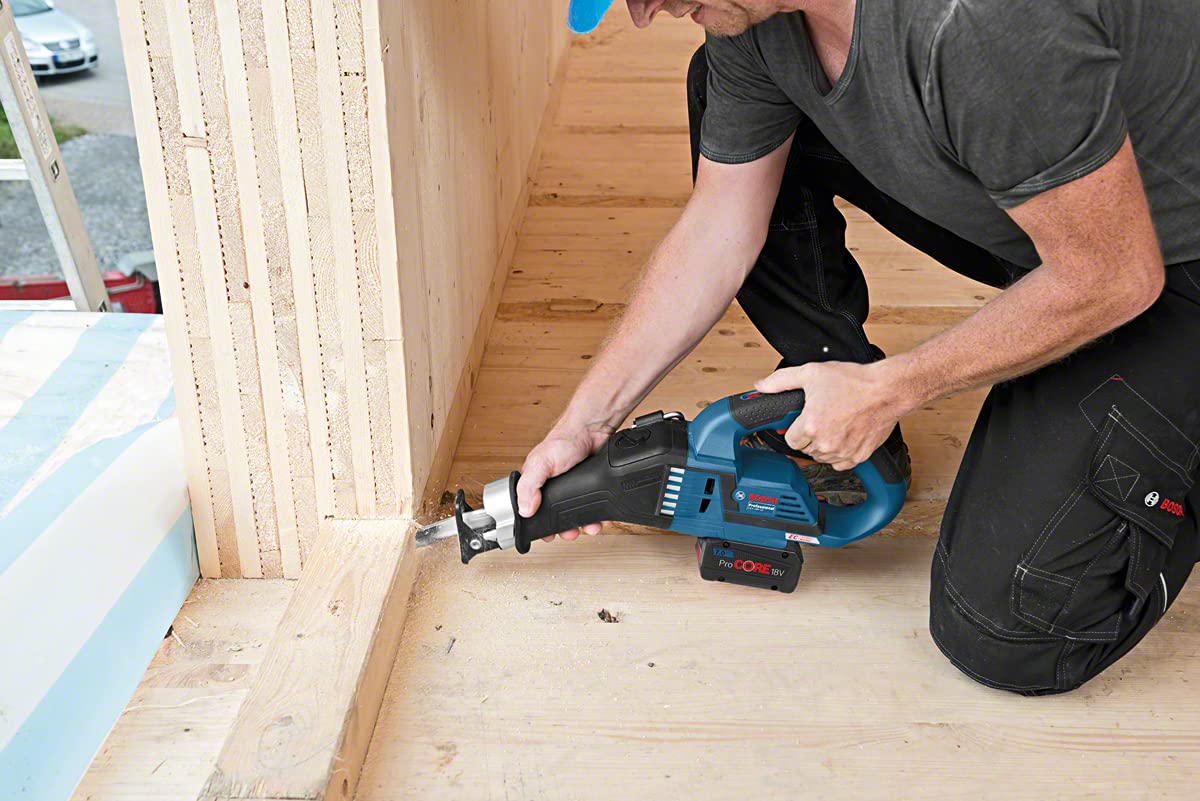 Bosch Professional 18V System Akku Säbelsäge GSA 18V-32 (Schnitttiefe in Holz 230mm, inkl. 1x Sägeblatt, Handwerkoffer, ohne Akku/ Ladegerät)