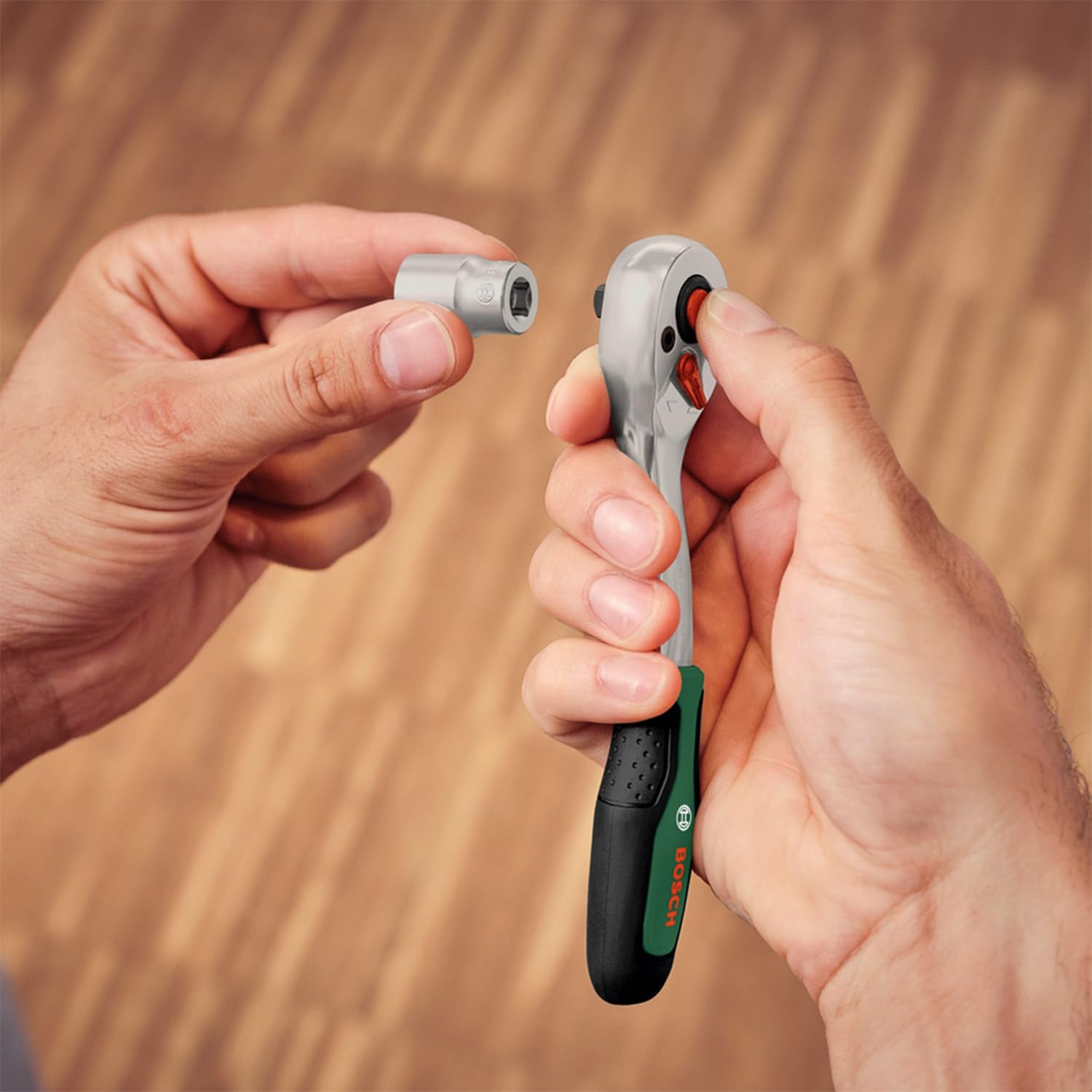 Bosch Ratschen Set 1/4" + 1/2", 57-teilig (Zwei robuste Ratschen; 55 Zubehöre; Hohes Drehmoment; Verriegelungsknopf; Intuitiver Richtungswechsel; Gebogener Hals; Ergonomischer Softgrip; Tragekoffer)