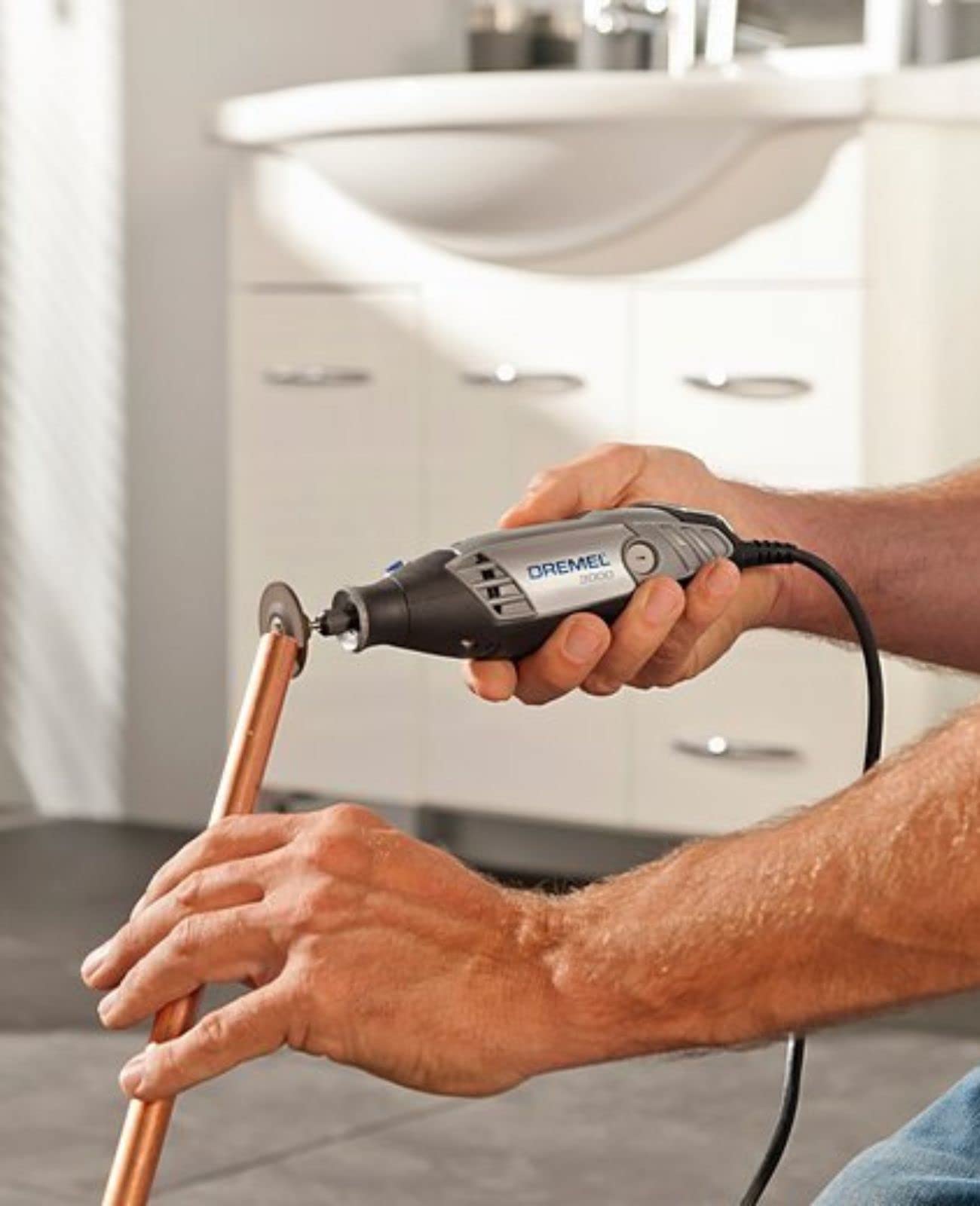 Dremel 3000 Multifunktionswerkzeug 130W, Set mit 15 Zubehörteilen, Variable Drehzahl 10.000-33.000 U/min zum Schneiden, Schleifen, Gravieren, Polieren, Schärfen, Reinigen, Schnitzen