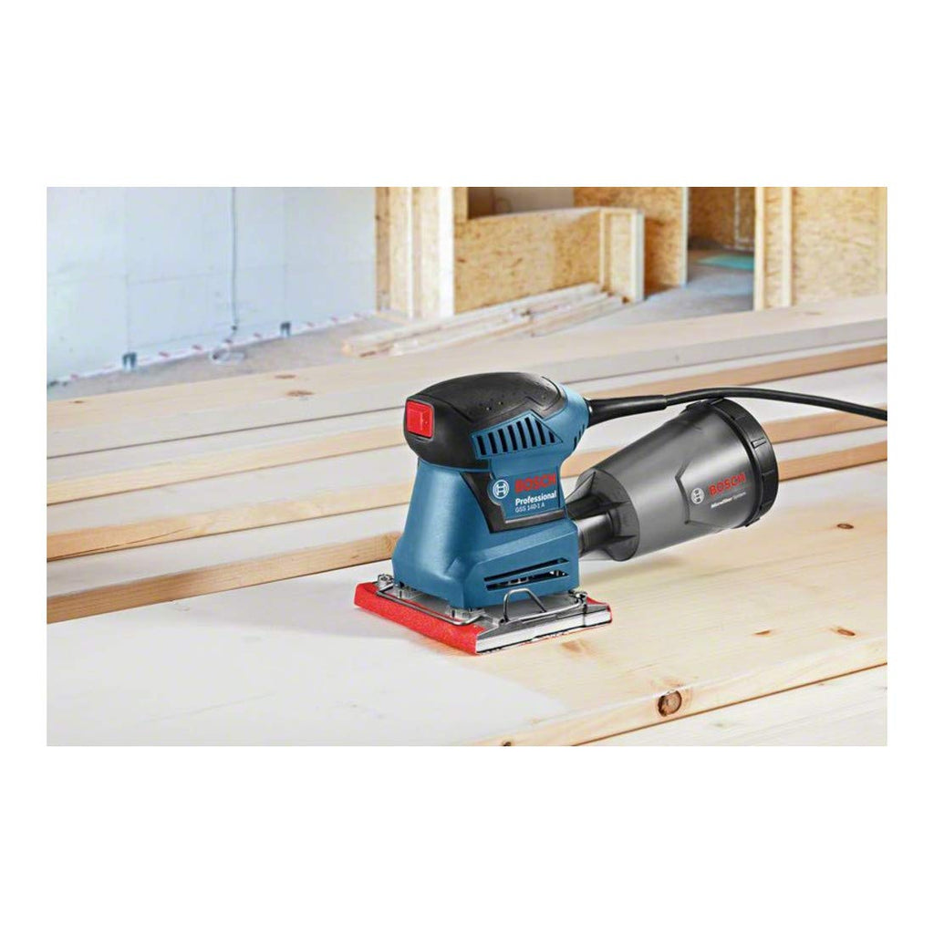 Bosch Professional Schwingschleifer GSS 140-1 A (mit Staubbox inkl. Microfilter, 2x Schleifblatt, 1x Schleifplatte, Lochwerkzeug)