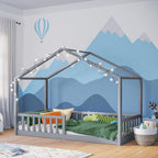 Bellabino Bia Kinderbett 90x200 cm – Bodenbett mit Rausfallschutz & Lattenrost – Hausbett aus Massivholz Kiefer – Montessori Kinder Bett in Hellgrau für Jungen und Mädchen