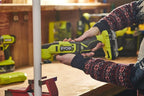 RYOBI 18 V ONE+ Akku-Multitool RMT18-0 (Oszilationswinkel 3,0°, Schwingzahl 0-20.000 min-1, variable Geschwindigkeitsregulierung, LED-Beleuchtung, inkl. Zubehör, ohne Akku & Ladegerät im Karton)