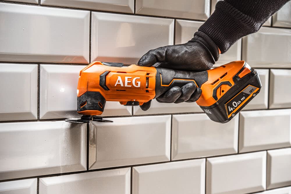 AEG 18 V PRO18V Akku-Multitool BMT18-0(Oszilationswinkel 3,6°, Schwingzahl 0-20.000 min-1, variable Geschwindigkeitsregulierung, werkzeugloser Klingenwechsel, LED, ohne Akku&Ladegerät), Schwarz/Orange