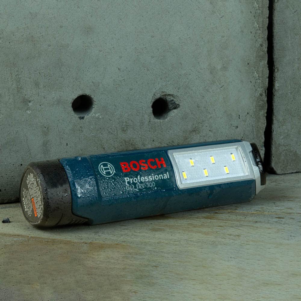Bosch Professional 12V System Akku LED Lampe GLI 12V-300 (300 Lumen, ohne Akku/ Ladegerätn)