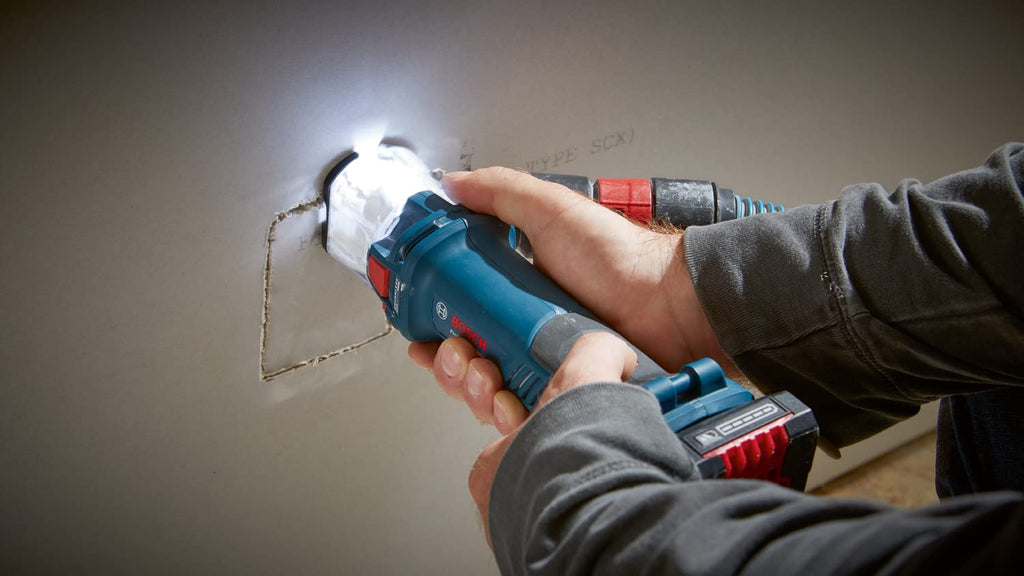 Bosch Professional 18V System Akku Spiralsäge GCU 18V-30 (inkl. 3x Spannzange, Absaugadapter, 1x Spiralnutfräser 1/8" und 1x Mehrzweckfräser 1/8", ohne Akku/Ladegerät)