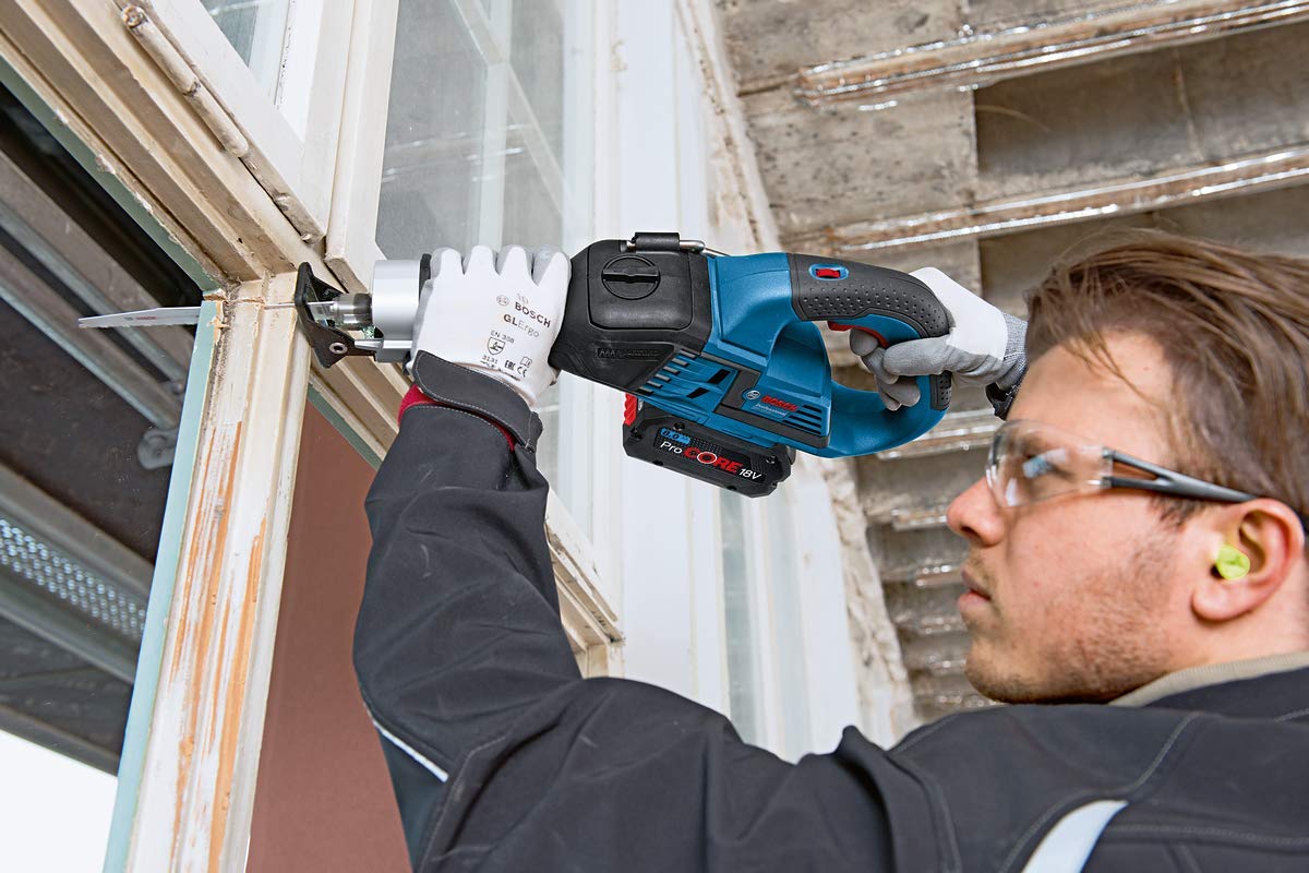 Bosch Professional 18V System Akku Säbelsäge GSA 18V-32 (Schnitttiefe in Holz 230mm, inkl. 1x Sägeblatt, Handwerkoffer, ohne Akku/ Ladegerät)