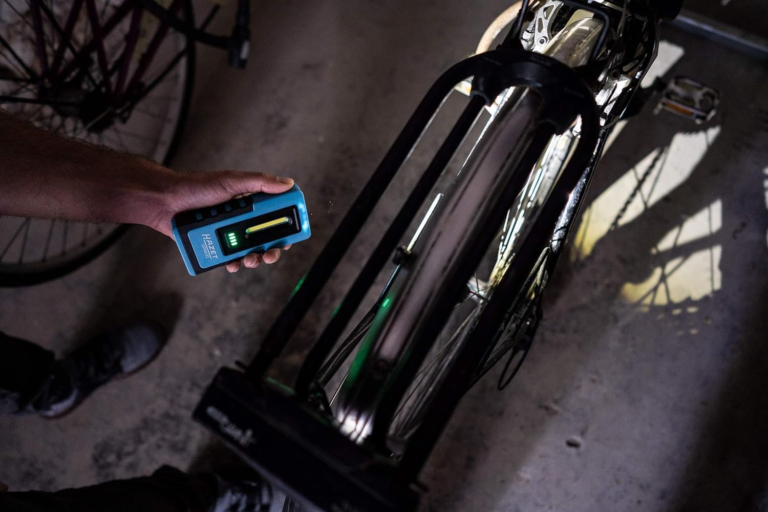 Hazet LED Taschenlampe Pocket Light 1979W-82 mit wireless-charging, Leuchtdauer 2-10 Stunden, Arbeitsleuchte mit starkem Magnet, stufenlos dimmbar, passend als Werkstatt-Lampe
