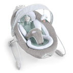 Ingenuity, Pemberton, automatische Babywippe Babyschaukel mit zwei Stufen, Sicherheitsgurt, luftdurchlässigem Material und 2 Plüschtieren