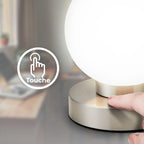 B.K.Licht - Nachttischlampe mit Touch, Dimmbar, E14 Fassung, Kugel Glas weiß, Tischlampe, Lampe, Nachttischleuchte, Tischleuchte, Bürolampe, Leselampe, Leselicht, 12,6x15,7 cm (DxH), Matt-nickel