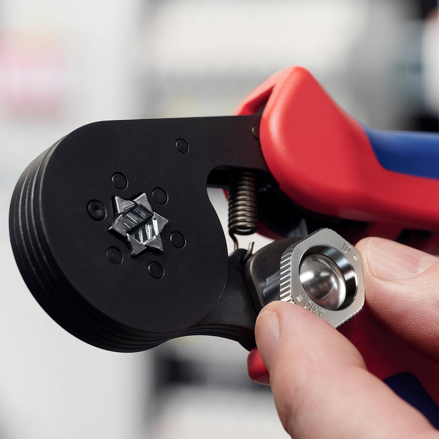 KNIPEX Selbsteinstellende Crimpzange für Aderendhülsen mit Seiteneinführung in Blistermit Mehrkomponenten-Hüllen 180 mm, 97 53 14 SB