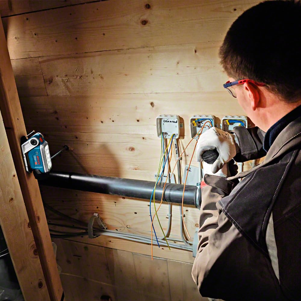 Bosch Professional 12V System Akku LED-Lampe GLI 12V-330 (330 Lumen, Betriebszeit: 180 min/Ah, ohne Akku/ Ladegerät)