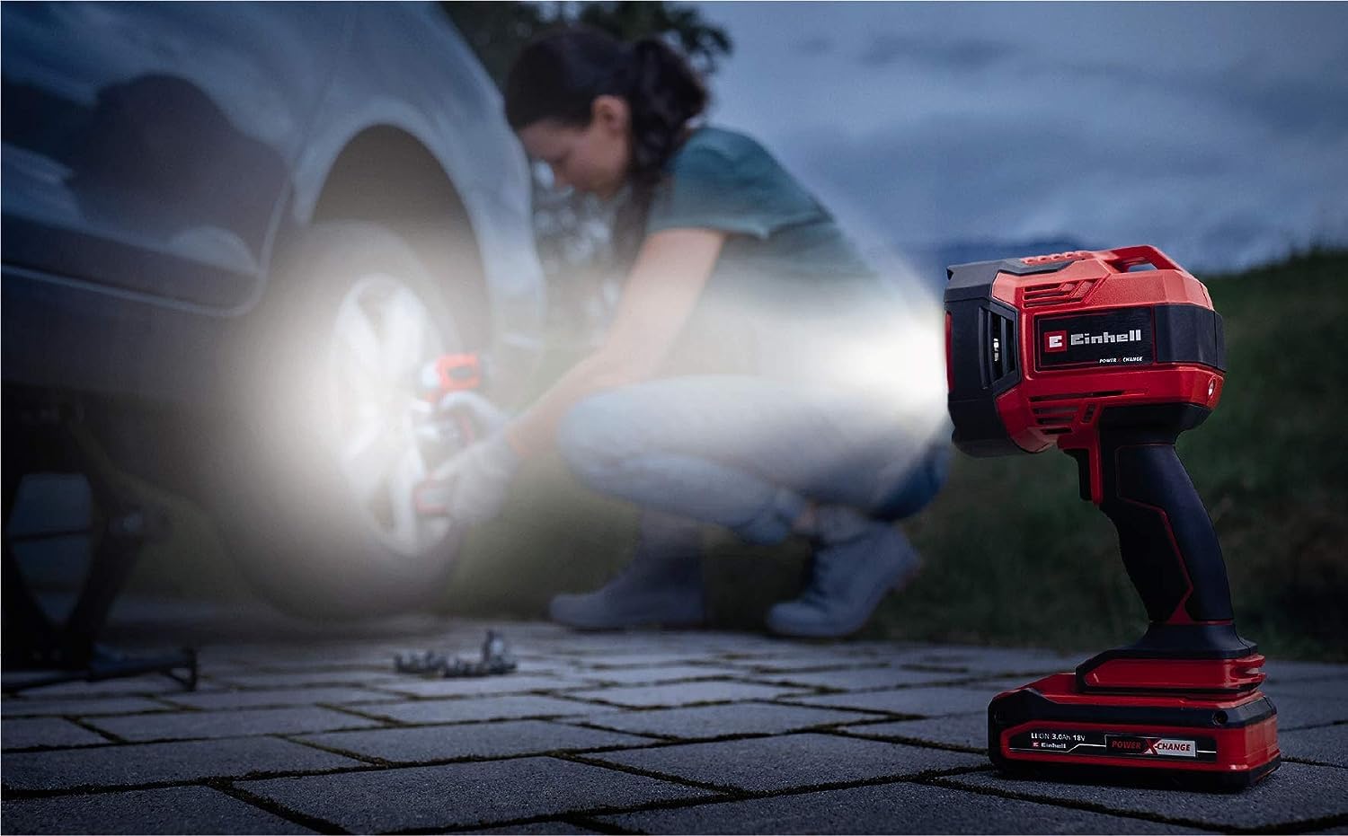 Einhell Akku-Lampe TE-CL 18/2500 LiAC-Solo Power X-Change (LiIon, 18V, 2500lm Lichtstrom durch 7 LEDs, 6500K Lichttemperatur, Stativgewinde, ohne Akku und Ladegerät)