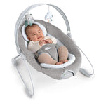 Ingenuity, Pemberton, automatische Babywippe Babyschaukel mit zwei Stufen, Sicherheitsgurt, luftdurchlässigem Material und 2 Plüschtieren