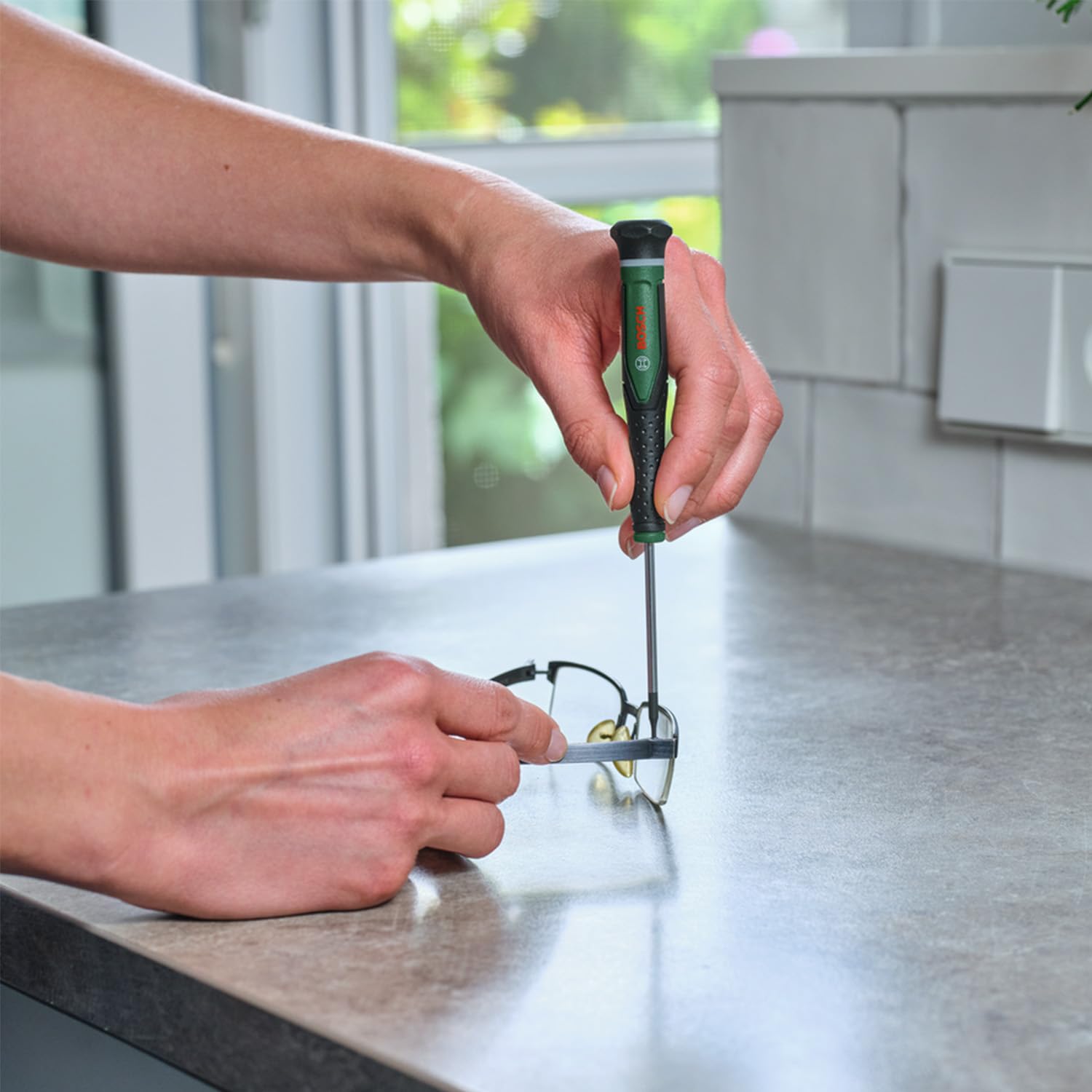 Bosch Präzisionsschraubendreher-Set 13-teilig (Präzise Schraubendreher für Heimwerken und Modellbau; S2-Stahl; Magnetische Spitzen; PH/SL/TX/HEX; Farbcodierte Größen; Softgrip)